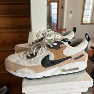 Nike Air Max (Women’s)